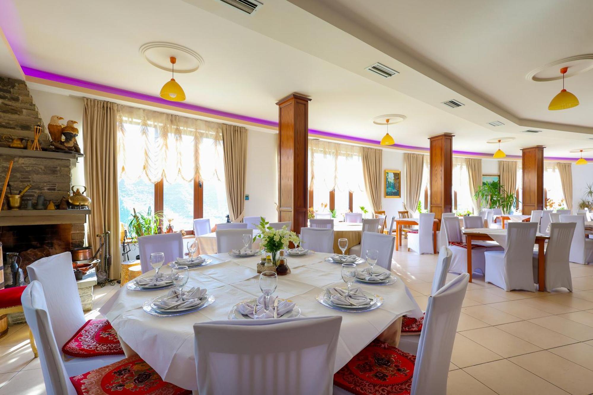 Hotel Kanione Cerenisht ภายนอก รูปภาพ