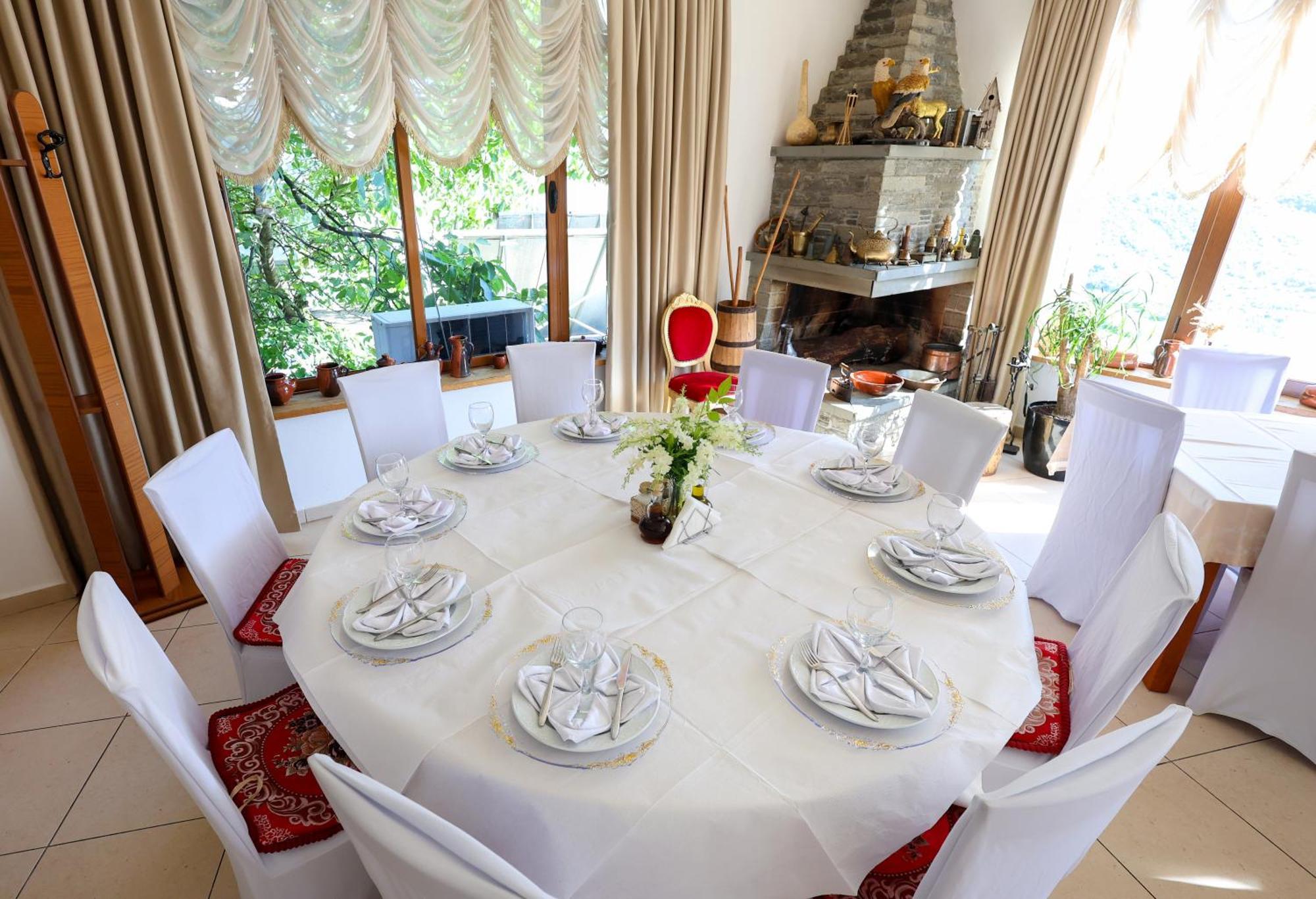 Hotel Kanione Cerenisht ภายนอก รูปภาพ