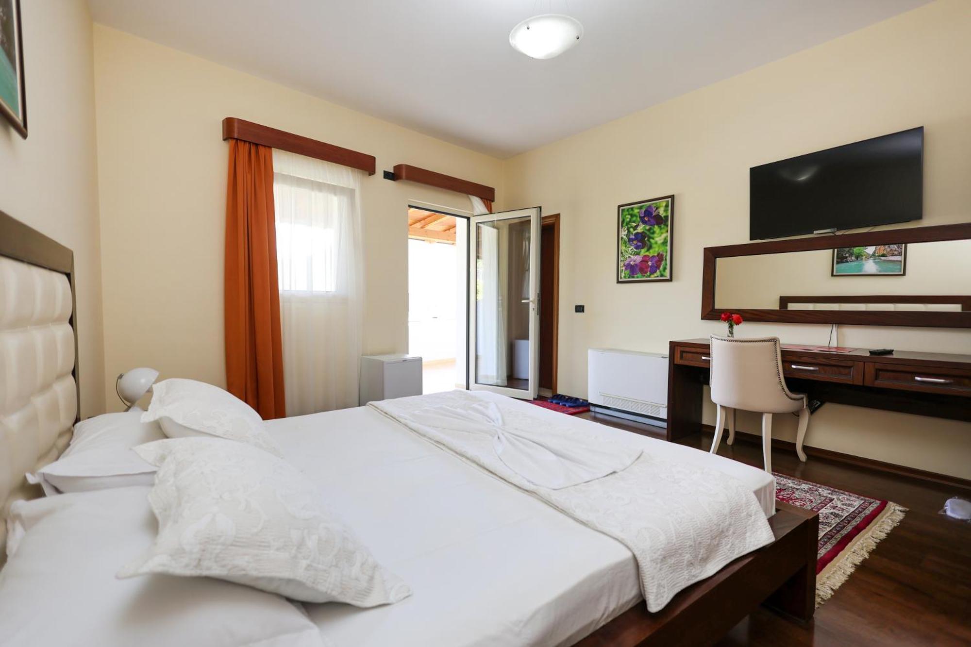 Hotel Kanione Cerenisht ภายนอก รูปภาพ