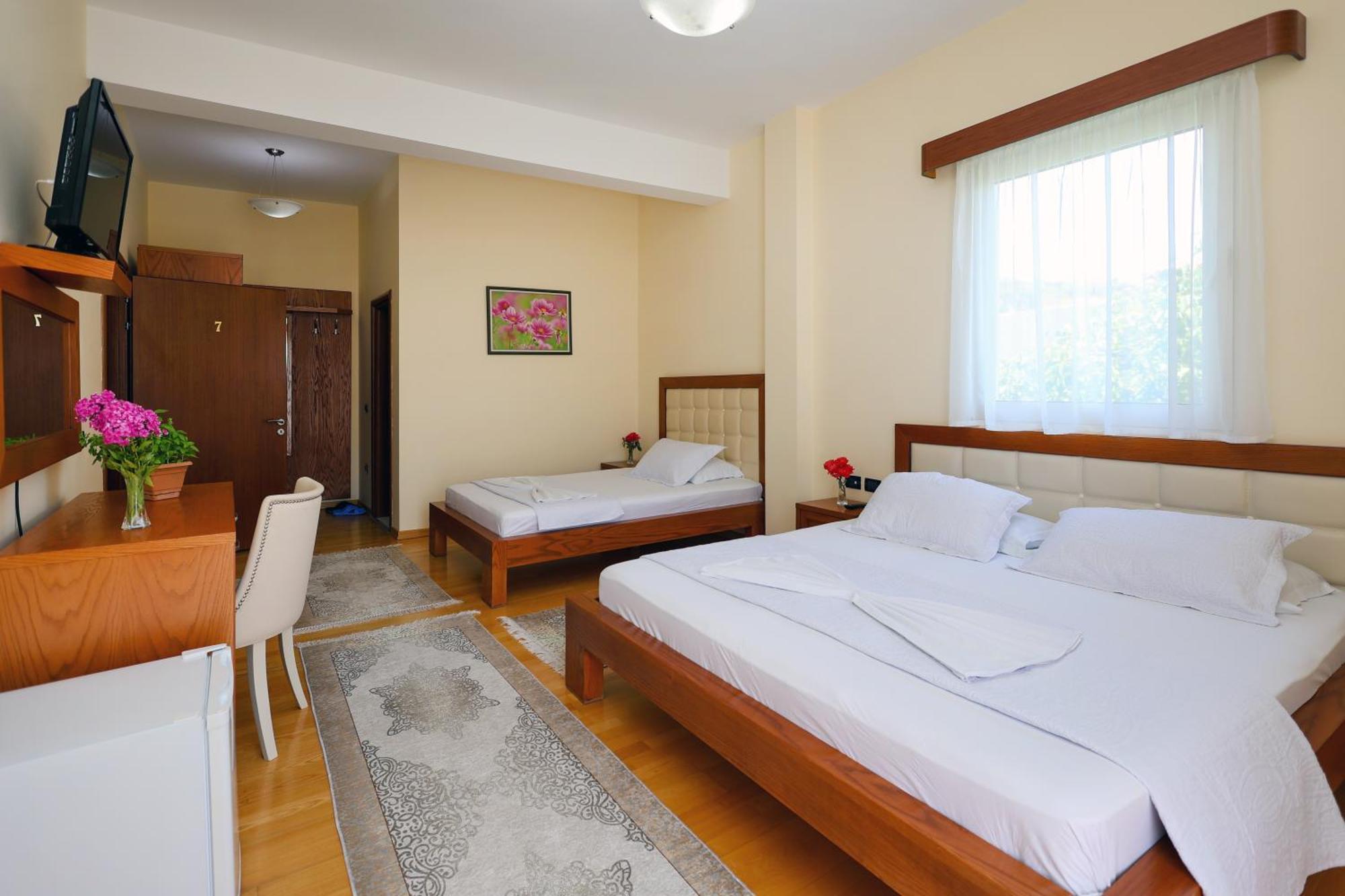 Hotel Kanione Cerenisht ภายนอก รูปภาพ