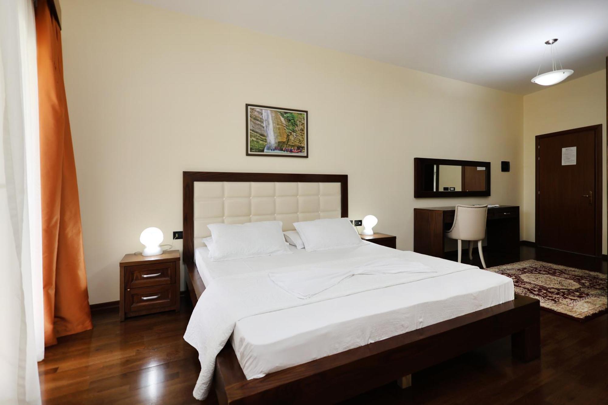 Hotel Kanione Cerenisht ภายนอก รูปภาพ
