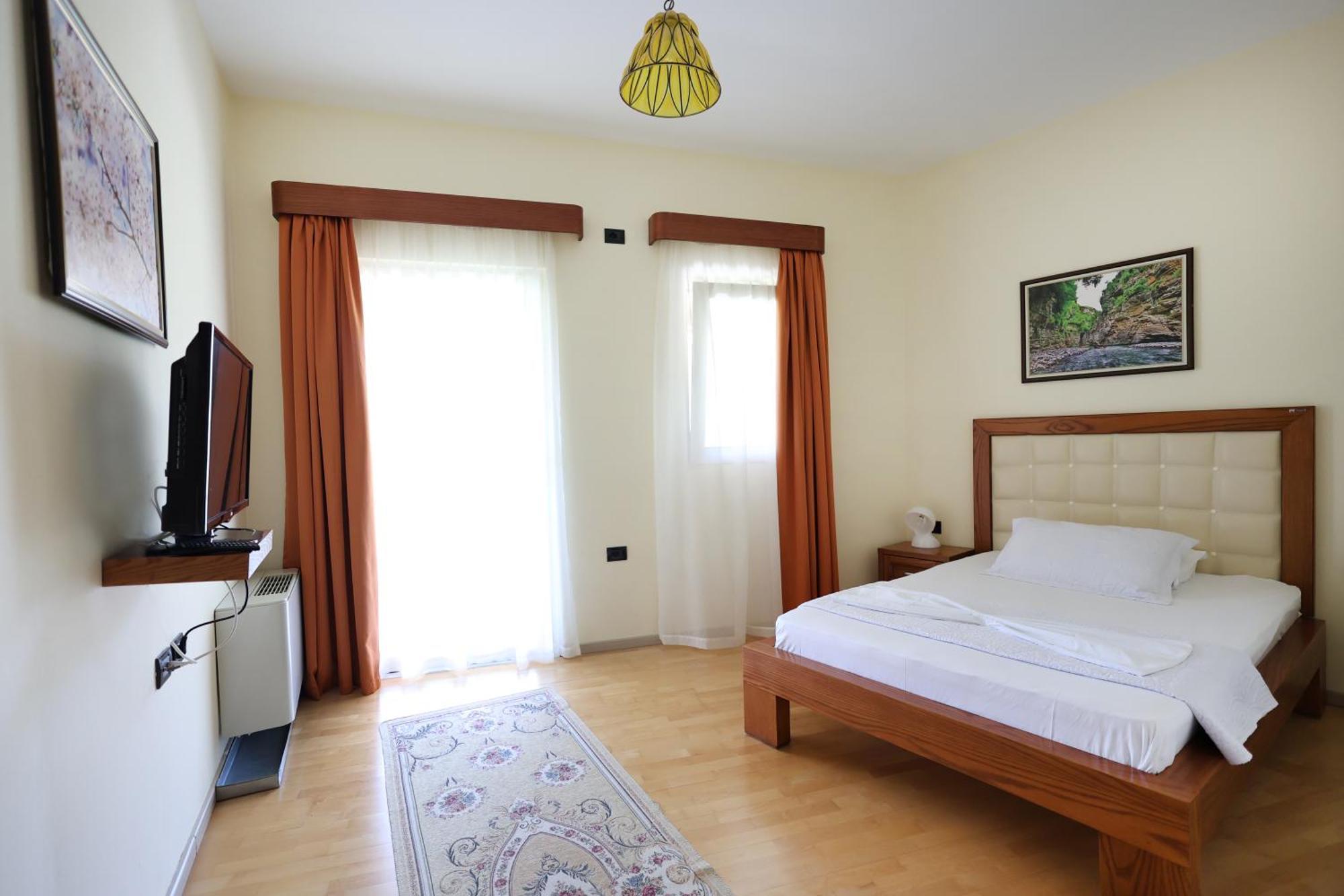 Hotel Kanione Cerenisht ภายนอก รูปภาพ