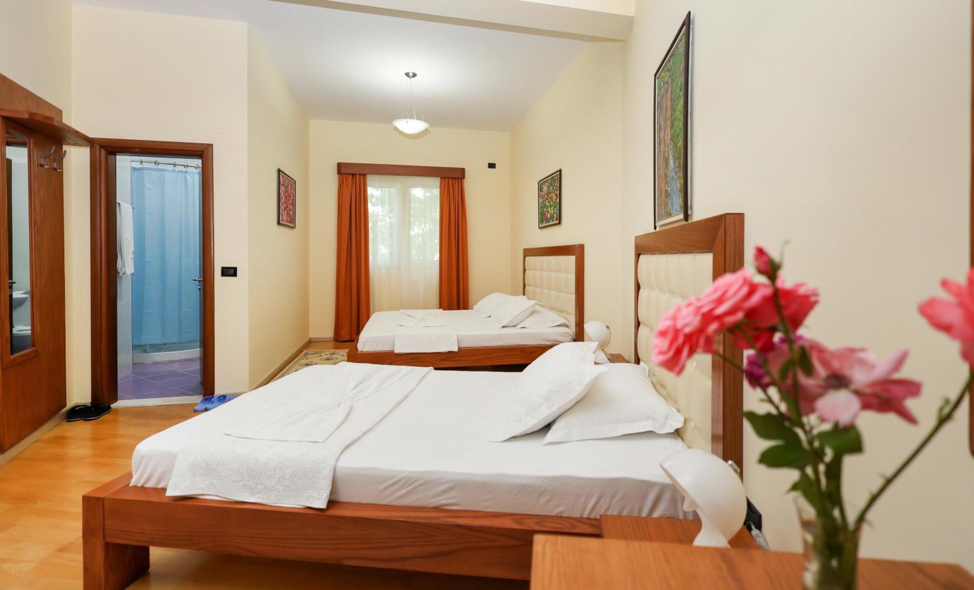 Hotel Kanione Cerenisht ภายนอก รูปภาพ