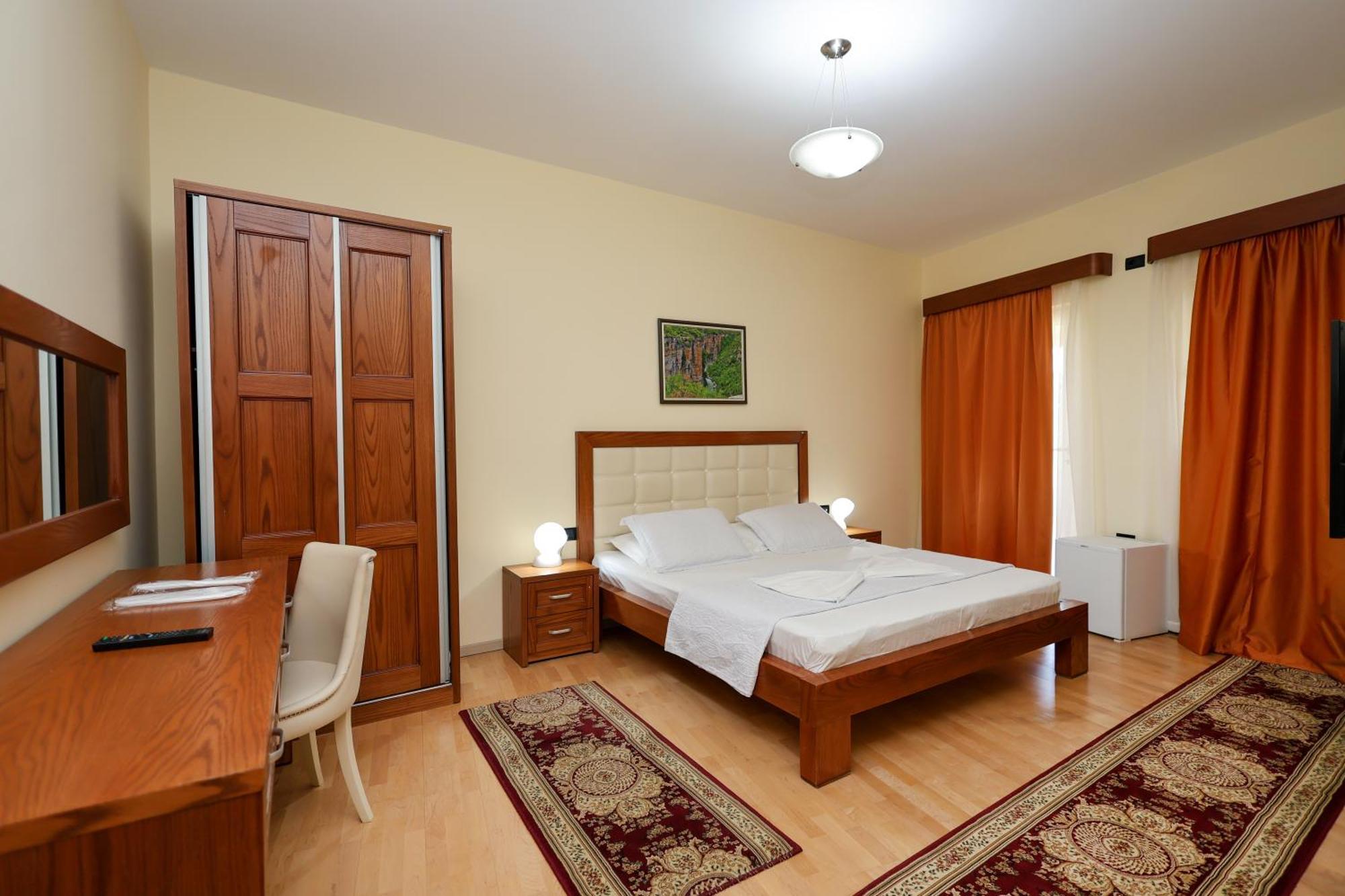 Hotel Kanione Cerenisht ภายนอก รูปภาพ