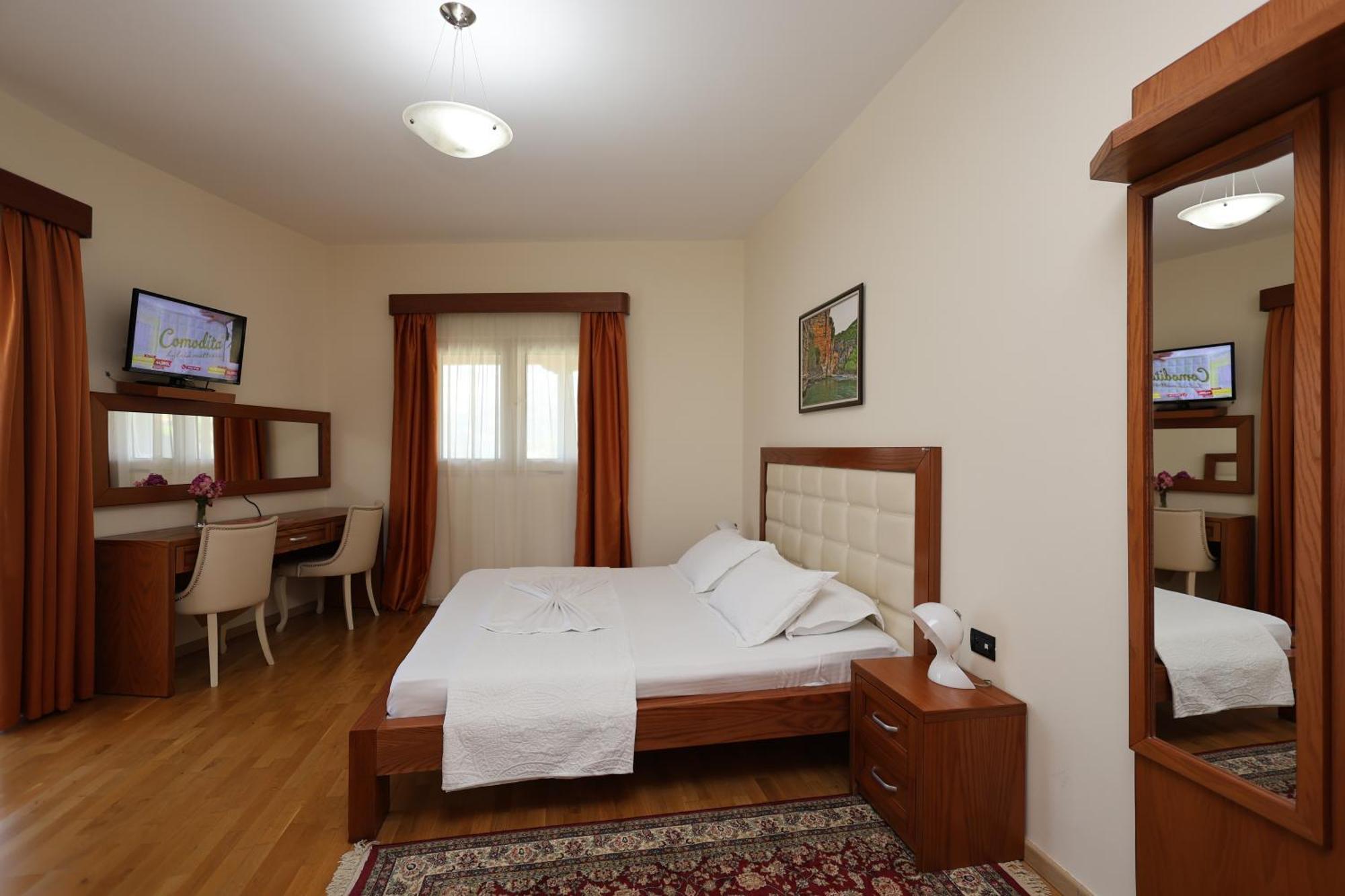 Hotel Kanione Cerenisht ภายนอก รูปภาพ